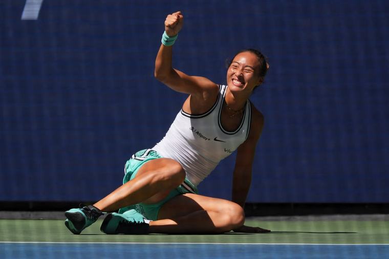 Zheng Qinwen Stuns Swiątek With Another 5-0 Comeback